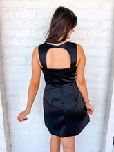 Load image into Gallery viewer, Interest Ahead Black Flap Pocket Dress
