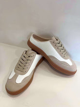 Load image into Gallery viewer, Modern 17 Ivory Slip On Sneaker