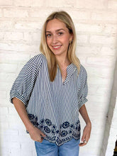 Load image into Gallery viewer, Fall Essential Navy Top