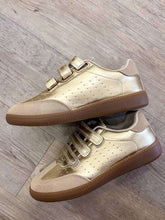 Load image into Gallery viewer, Moral 32 Gold Velcro Sneaker