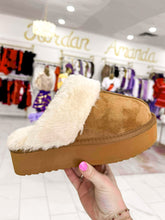 Load image into Gallery viewer, Darwin Tan Slipper