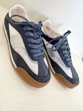 Load image into Gallery viewer, The Tera Navy Multi Sneaker
