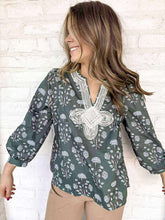 Load image into Gallery viewer, Change Everything Moss Top