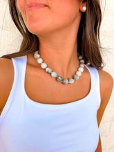 Load image into Gallery viewer, Resin Round Grey Necklace
