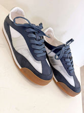 Load image into Gallery viewer, The Tera Navy Multi Sneaker