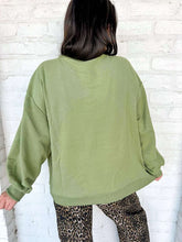 Load image into Gallery viewer, Queen Of Sparkles Green
FRIENDS™ Metallic &amp; Sequin Turkey with Sunglasses Sweatshirt