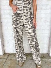 Load image into Gallery viewer, Move On Tiger Print Pants