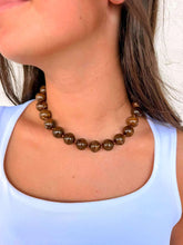 Load image into Gallery viewer, Resin Round Brown Necklace