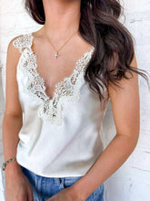 Load image into Gallery viewer, Beautifully Detailed Champagne Lace Cami Top