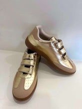 Load image into Gallery viewer, Moral 32 Gold Velcro Sneaker