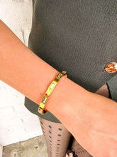 Load image into Gallery viewer, Crystal Clear Baguette Stone Bangle