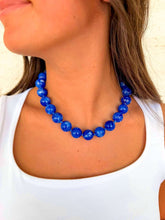 Load image into Gallery viewer, Resin Round Blue Necklace