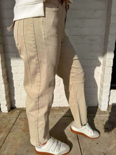 Load image into Gallery viewer, The Hero Sand Beige Barrel Denim Jeans