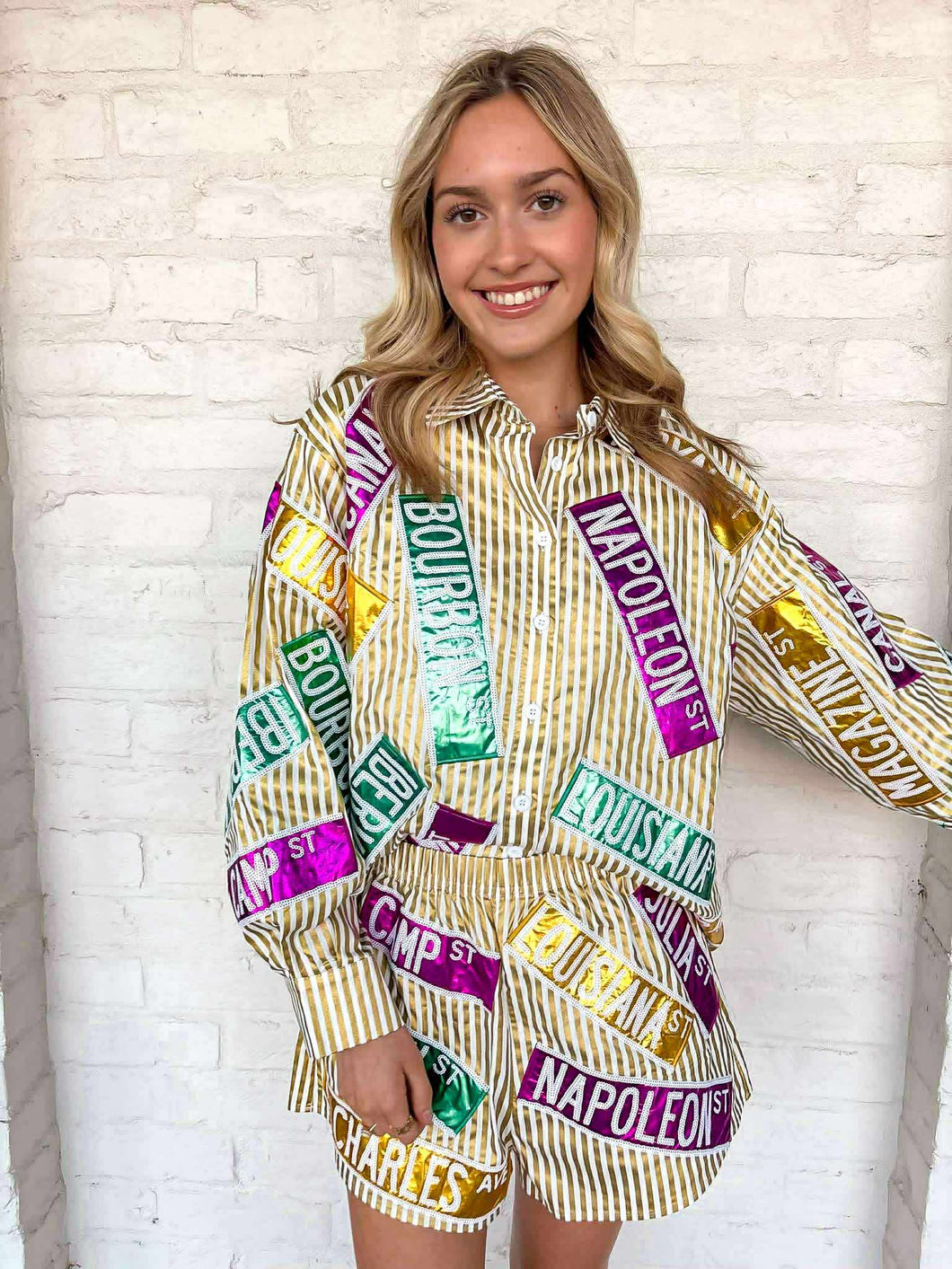 Queen Of Sparkles Metallic Gold Stripe Nola Street Tile Top