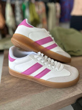 Load image into Gallery viewer, Deer Fuchsia And White Sneaker