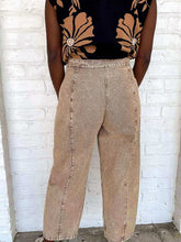 Load image into Gallery viewer, Break The News Camel Barrel Jeans