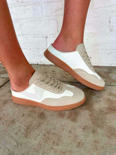 Load image into Gallery viewer, Modern 17 Ivory Slip On Sneaker