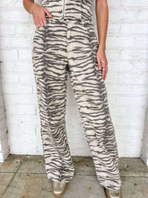 Load image into Gallery viewer, Move On Tiger Print Pants