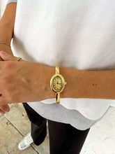 Load image into Gallery viewer, Oval Dial Bangle Watch