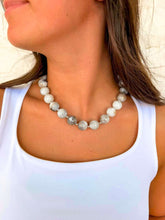 Load image into Gallery viewer, Resin Round Grey Necklace