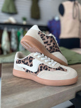 Load image into Gallery viewer, Modern Leopard Sneaker