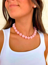 Load image into Gallery viewer, Resin Round Pink Necklace