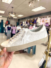 Load image into Gallery viewer, Paula Pearl Sneaker